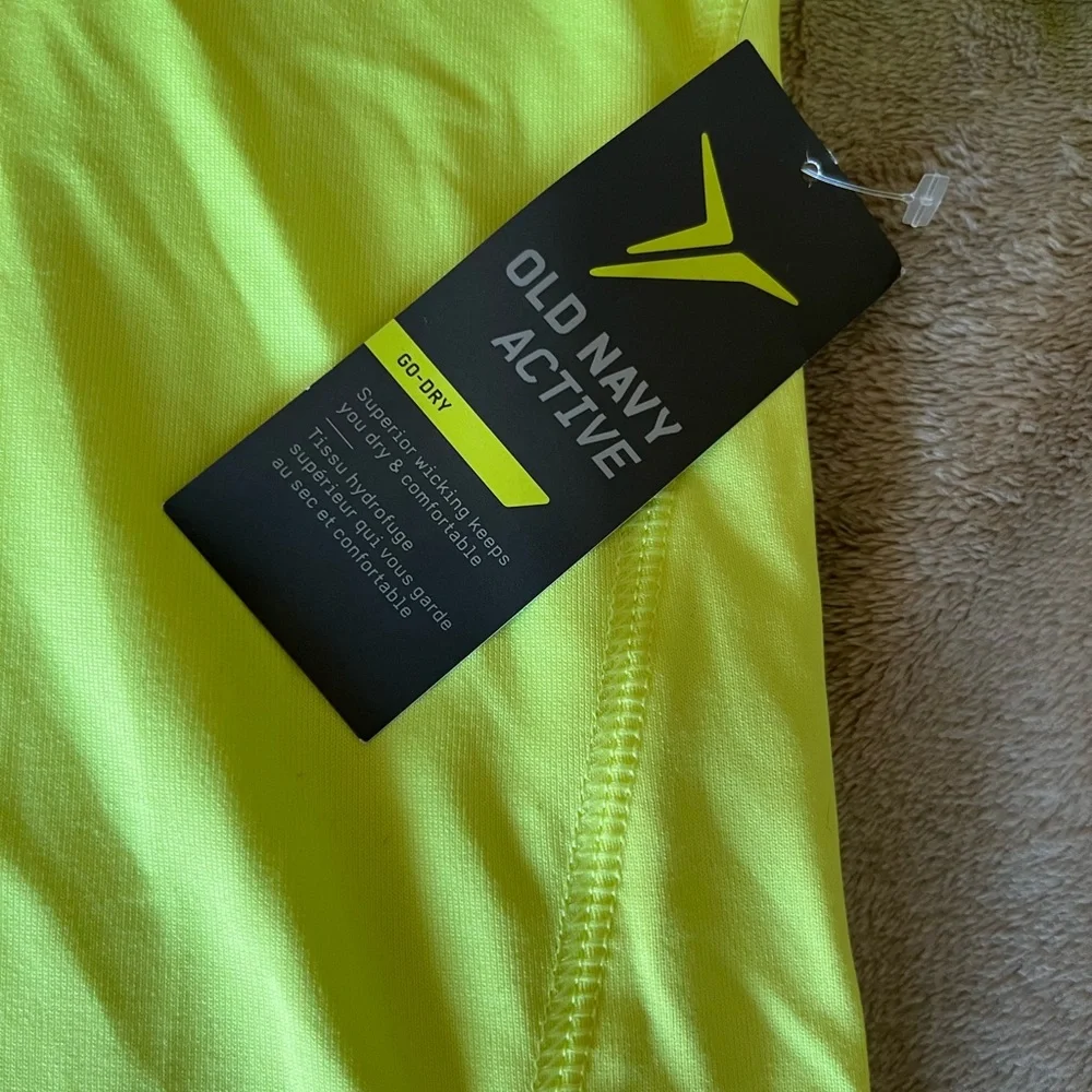 NWT Old Navy Active Go-Dry Regular/Standard 6-7 S/P Light weight Fabric Green